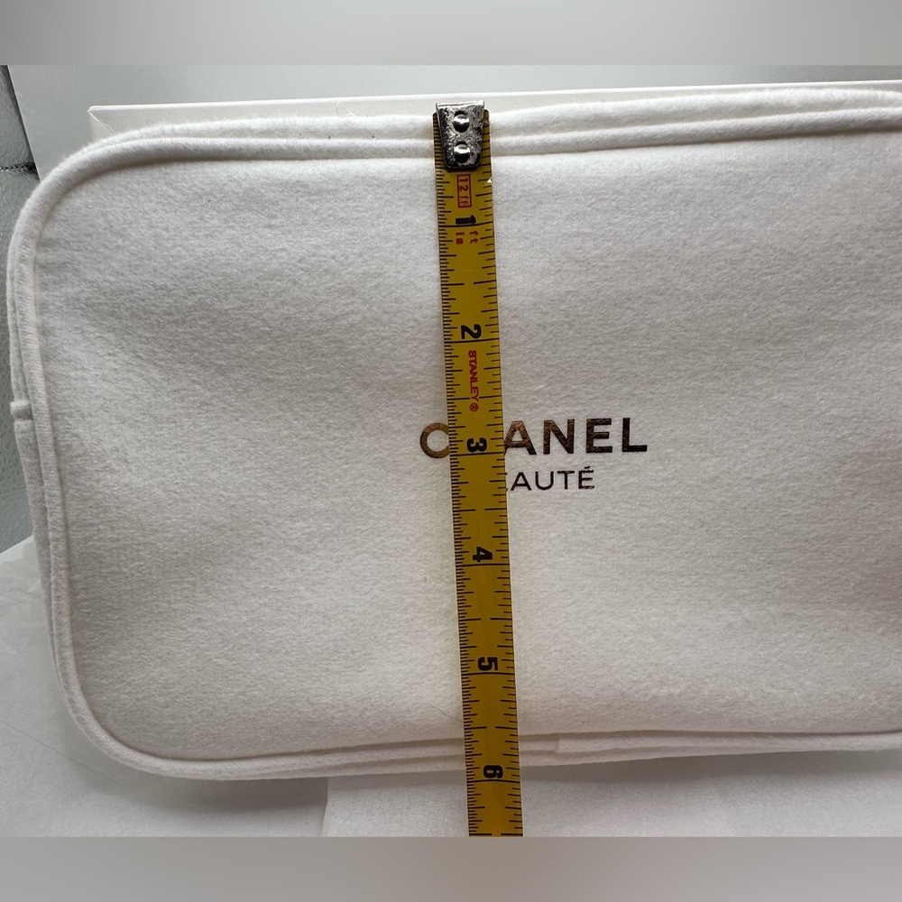 CHANEL GWP White Felt Makeup Pouch - Picture 10 of 12